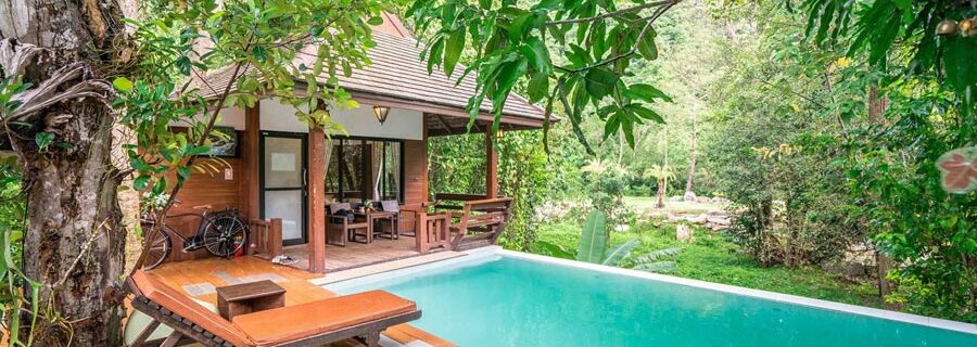 Includes reviews of pool villas in Khao Yai