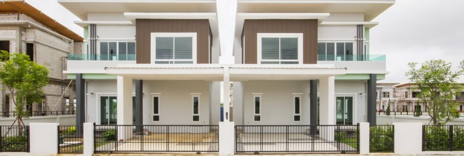 Choose a beautiful 2-storey twin house.
