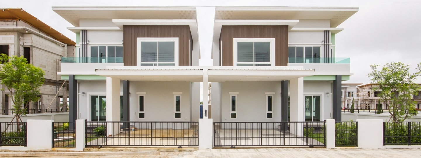 Choose a beautiful 2-storey twin house.
