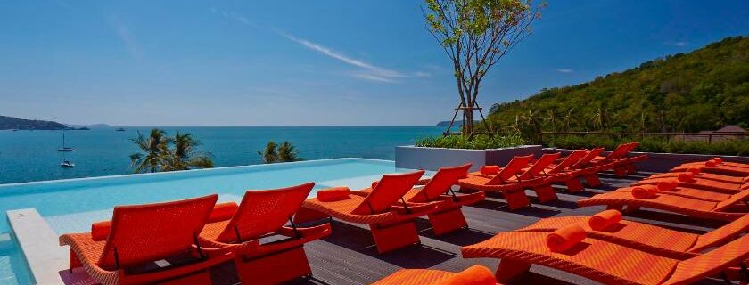Including accommodation in Phuket, close to the sea, able to swim