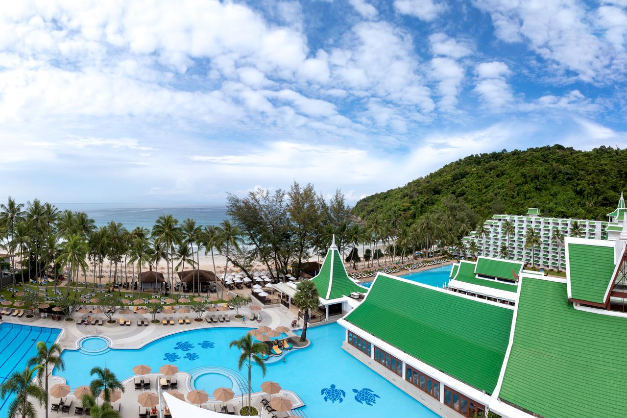 Le-Meridien-Phuket-Beach-Resort-1