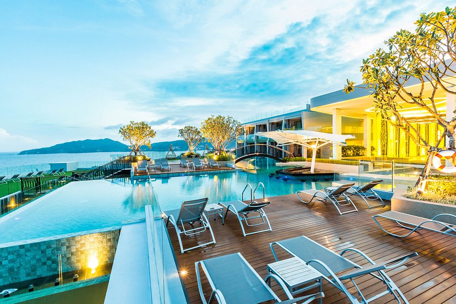 Crest Resort & Pool Villas (เครสท์ รีสอร์ท แอนด์ พูลวิลลา)